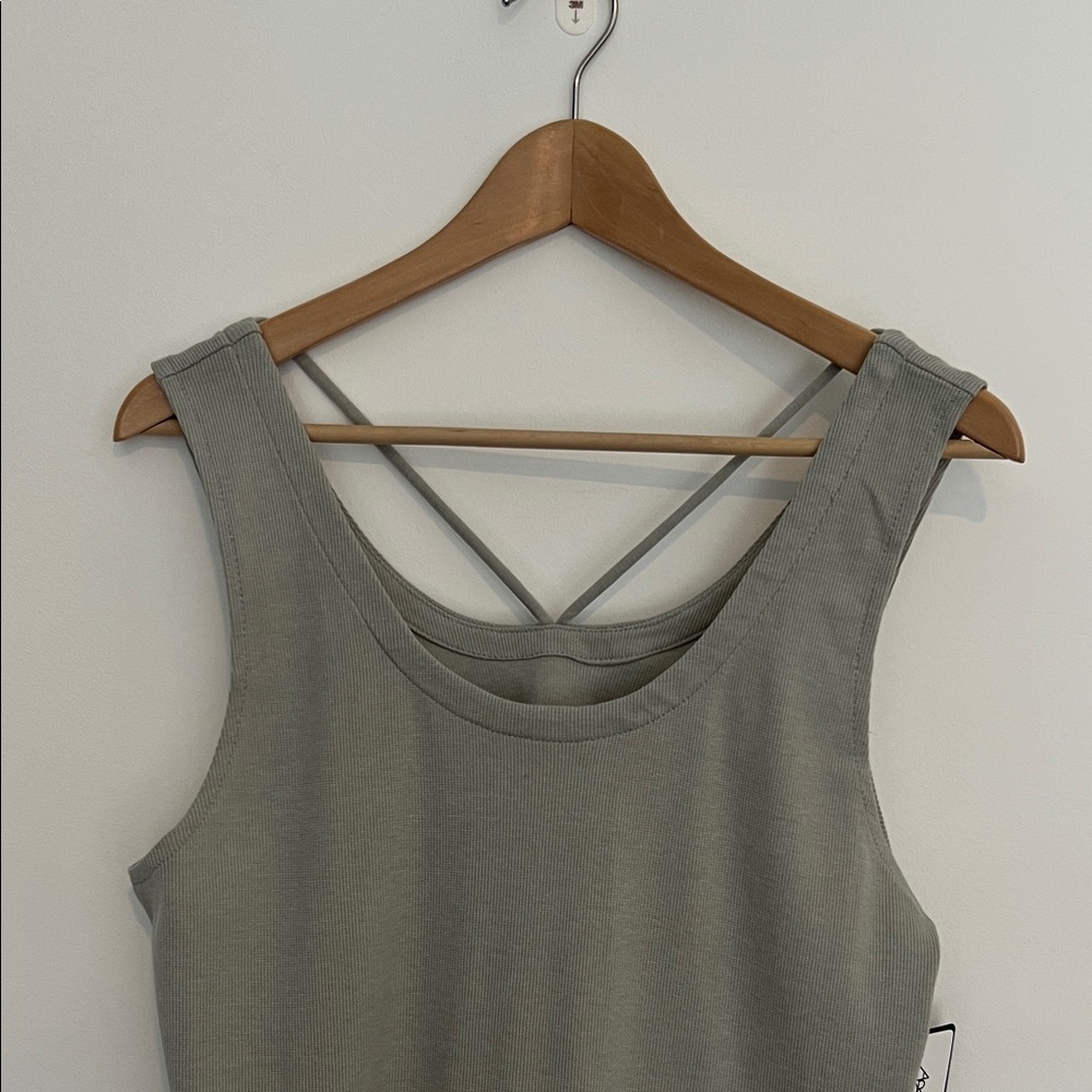 nwt chaser casual ribbed tank with crisscross detail, size large